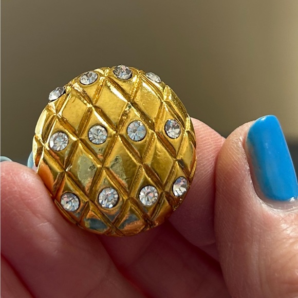 VINTAGE CHANEL GOLD CRYSTAL QUILTED CLIP-ON EARRINGS - Picture 3 of 11